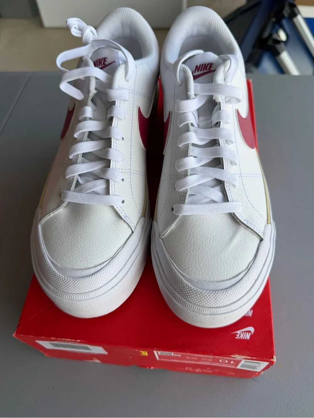 NEW Nike Women's 10 court Legacy Lift White Sneakers with red Swoosh Gold Trim